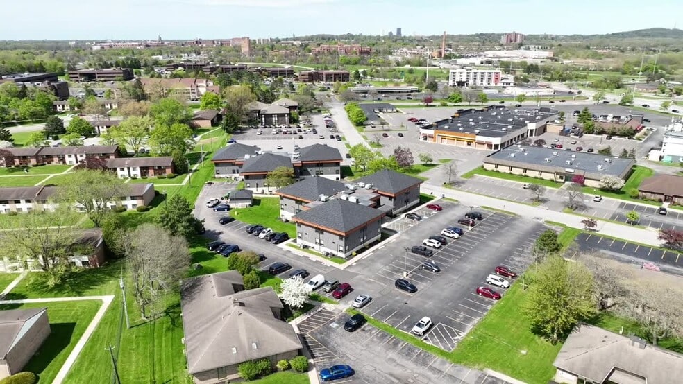 200 White Spruce Blvd, Rochester, NY à vendre - Vidéo sur l’inscription commerciale - Image 2 de 9