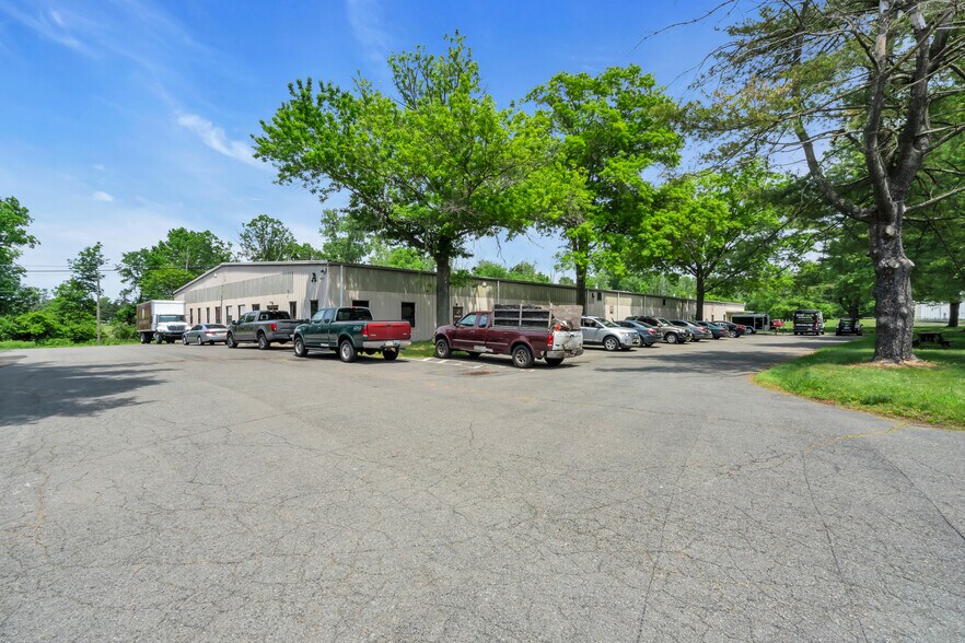 Pennington Business Park portefeuille de 4 propriétés à vendre sur LoopNet.ca - Photo du bâtiment - Image 3 de 4