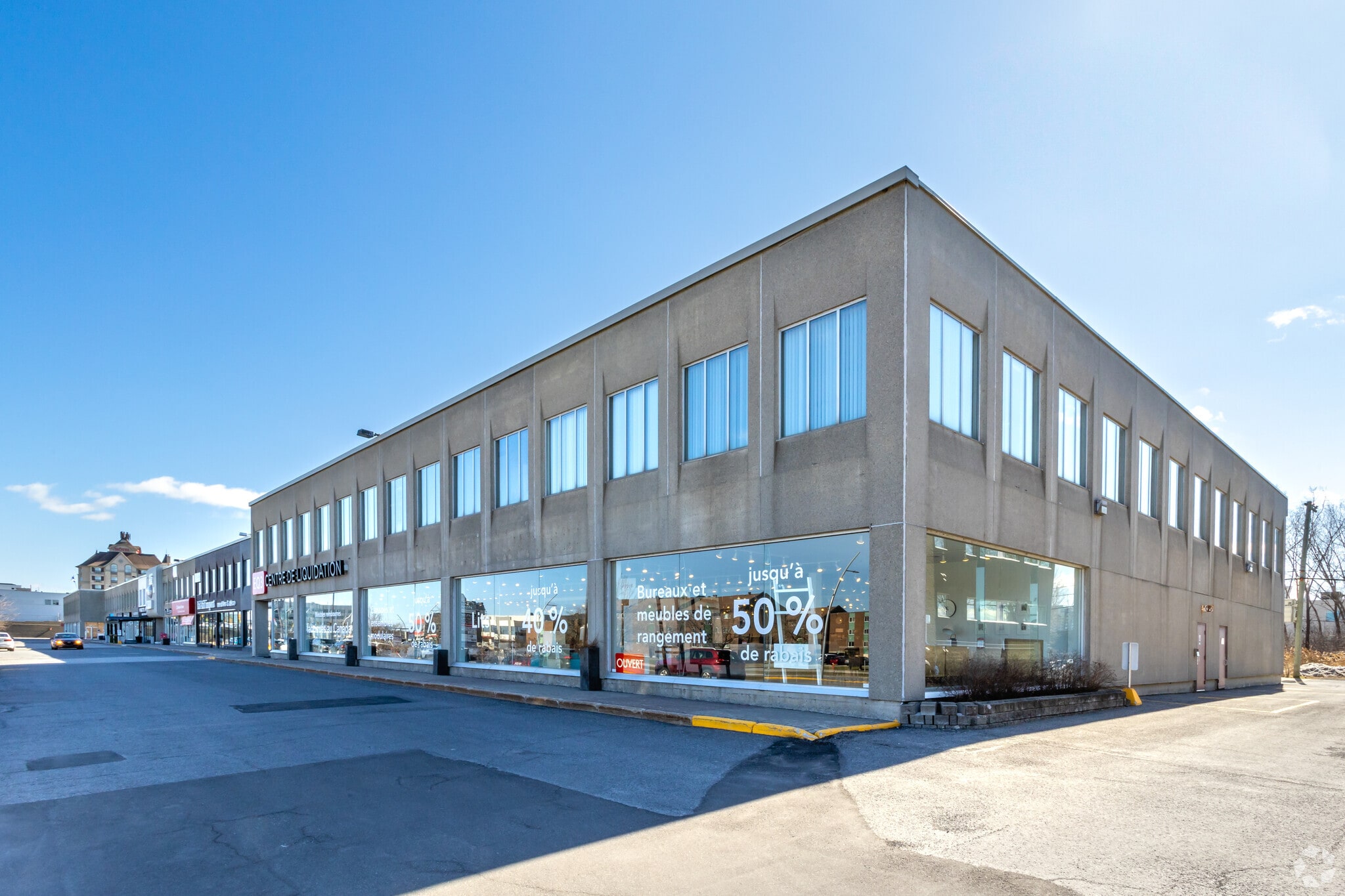 1750-1824 Boul Le Corbusier, Laval, QC for lease Primary Photo- Image 1 of 4