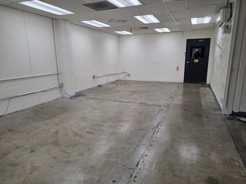 341 W 31st St, Los Angeles, CA for sale - Interior Photo - Image 3 of 24