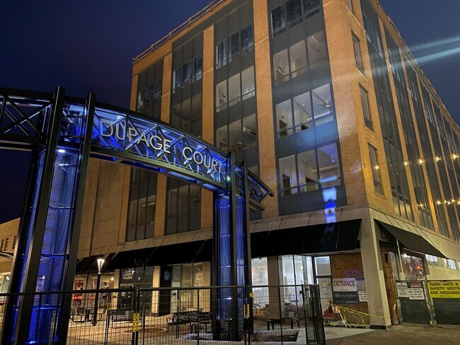 Plus de détails pour 40 Du Page Ct, Elgin, IL - Commerce de détail à louer