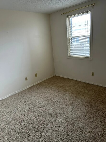 210 W Center St, Madison, SD à vendre - Photo intérieure - Image 3 de 11