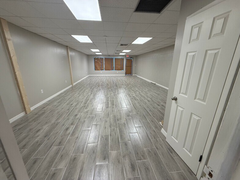 1000 E Alfred St, Tavares, FL à louer - Photo du bâtiment - Image 3 de 4