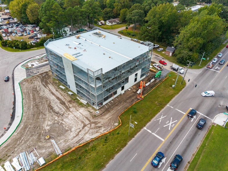 303 Bedford Ct, Portsmouth, VA for sale - Building Photo - Image 2 of 5