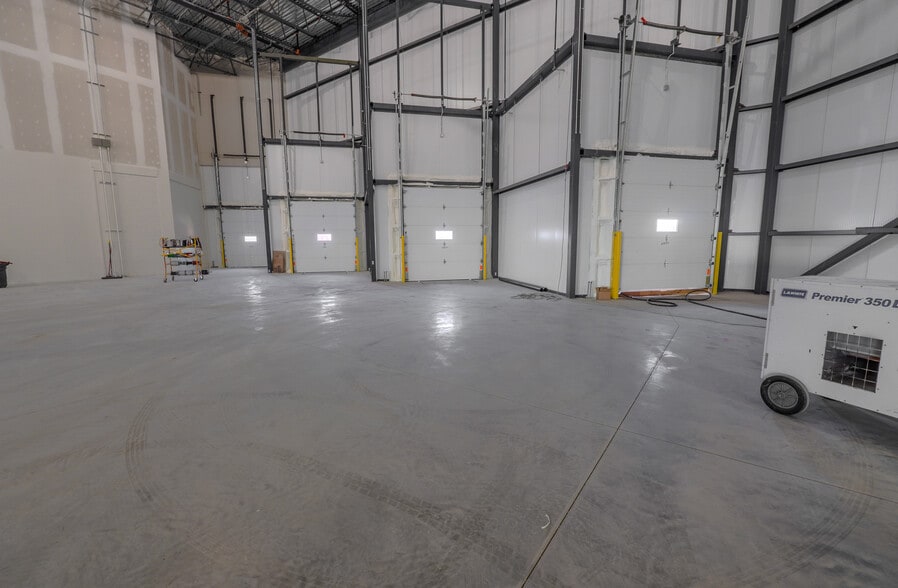 8800-8810 Pl Marien, Montréal-Est, QC à louer - Photo intérieure - Image 2 de 41