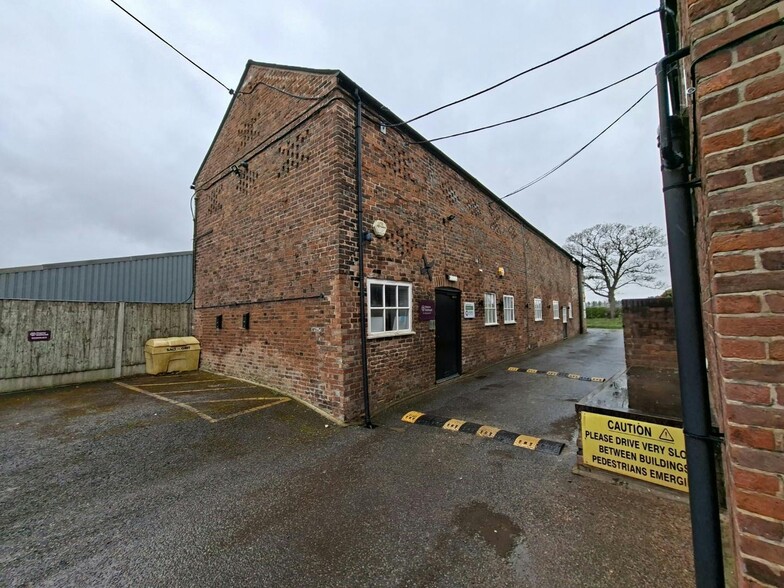 Roadside Ct, Macclesfield for lease - Building Photo - Image 2 of 2