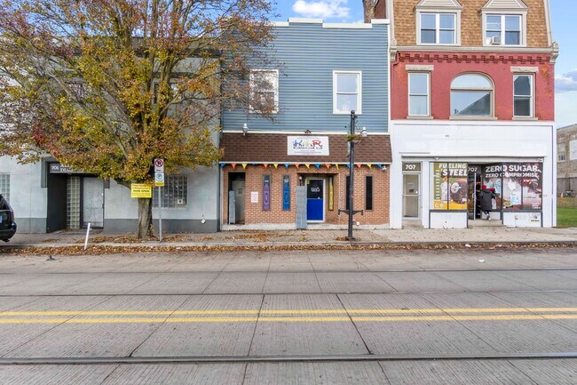 Plus de détails pour 705 E Warrington Ave, Pittsburgh, PA - Bureau à vendre