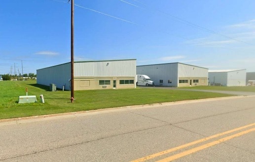 535 Industrial Dr, Clare, MI for lease - Building Photo - Image 3 of 6
