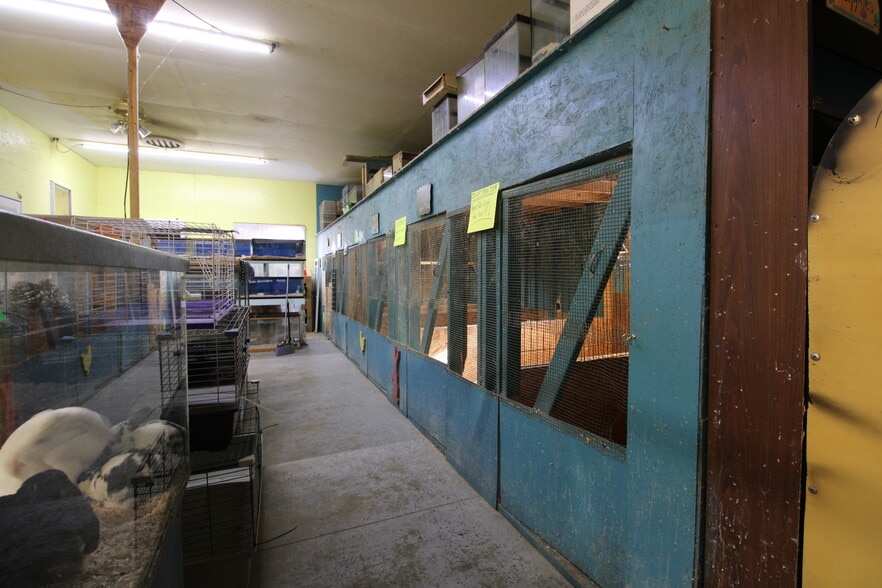 245 E Toto Rd, Knox, IN for sale - Interior Photo - Image 3 of 7