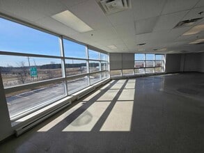 875 Saint-François, Laval, QC à louer Photo du bâtiment- Image 2 de 6