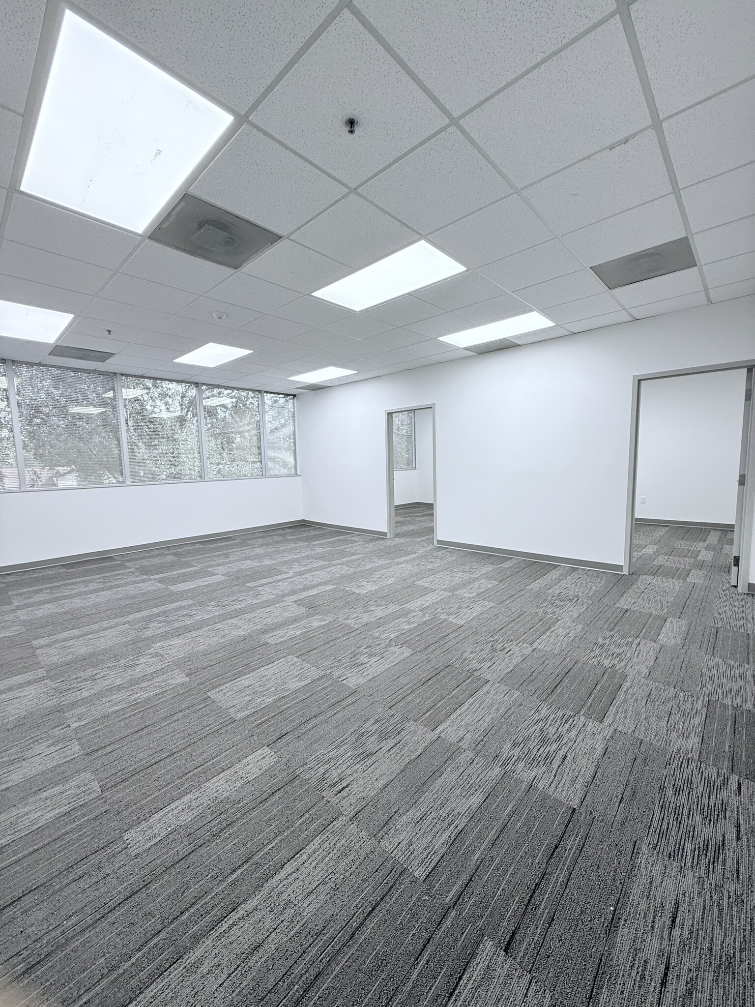 4406 W Linebaugh Ave, Tampa, FL à louer Photo intérieure- Image 1 de 5