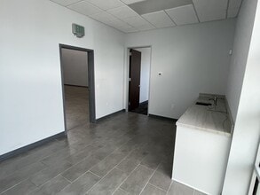 331 Corporate Wood Dr, Magnolia, TX for lease Interior Photo- Image 2 of 7