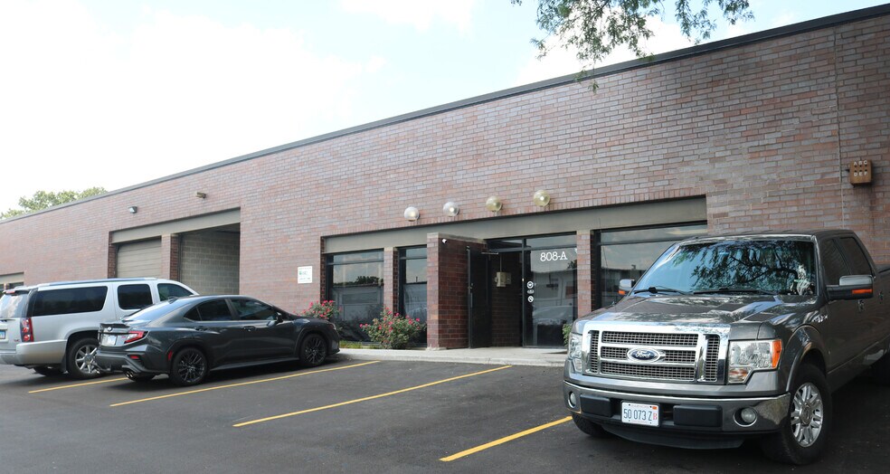 808 N Central Ave, Wood Dale, IL à louer - Photo du bâtiment - Image 2 de 3