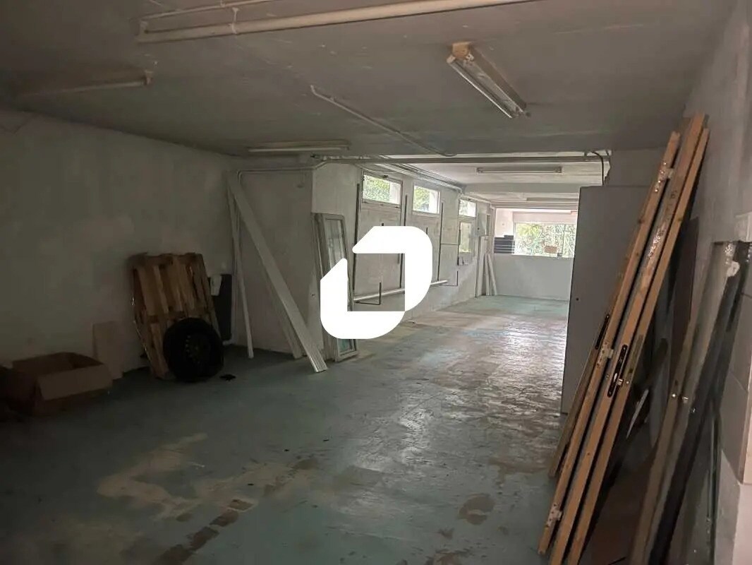 Office in Bièvres for lease Interior Photo- Image 1 of 10