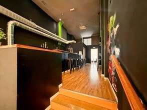 Retail in Madrid, Madrid for lease Interior Photo- Image 1 of 26