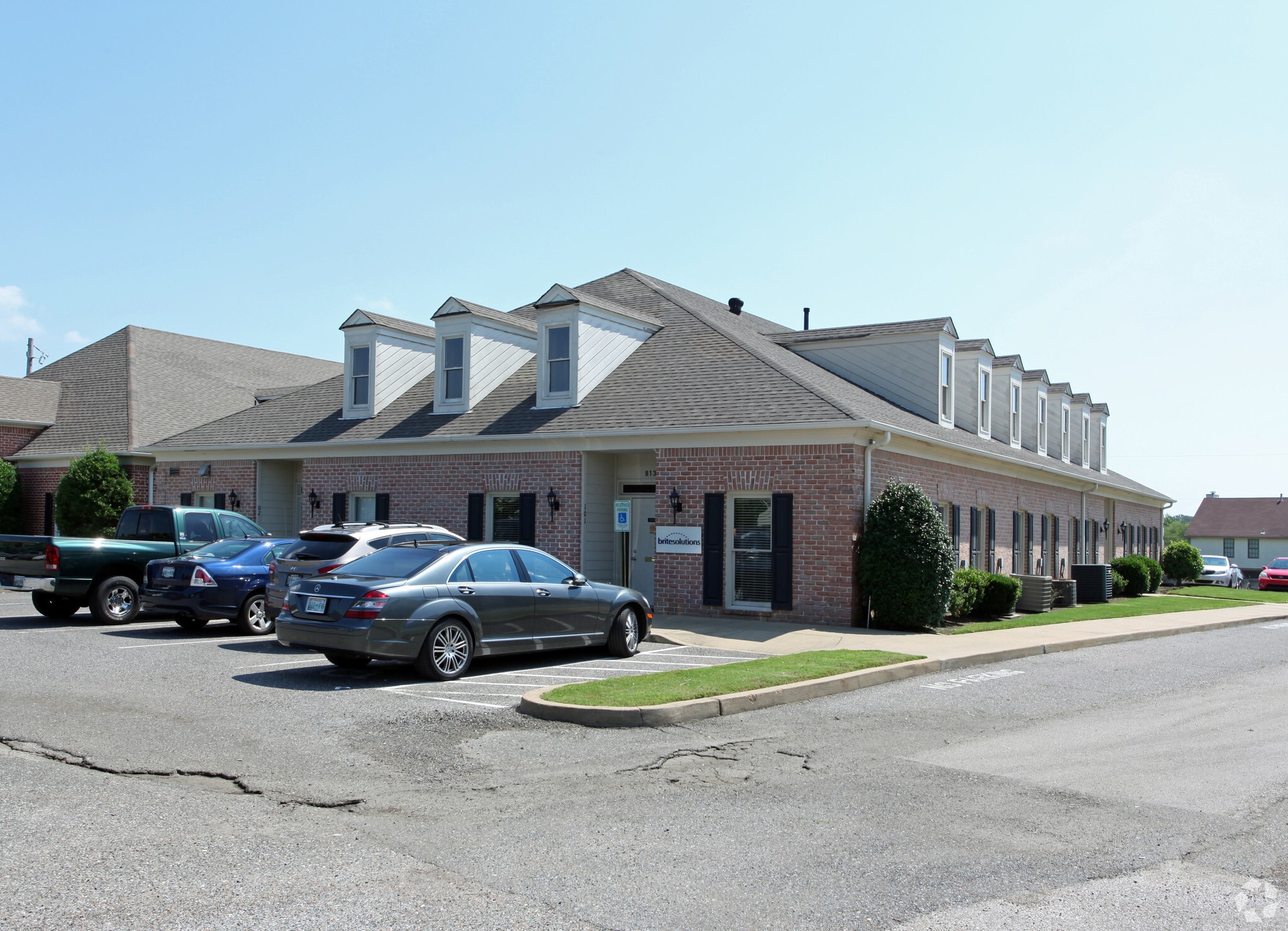 8134 Country Village Dr, Cordova, TN for lease Primary Photo- Image 1 of 8