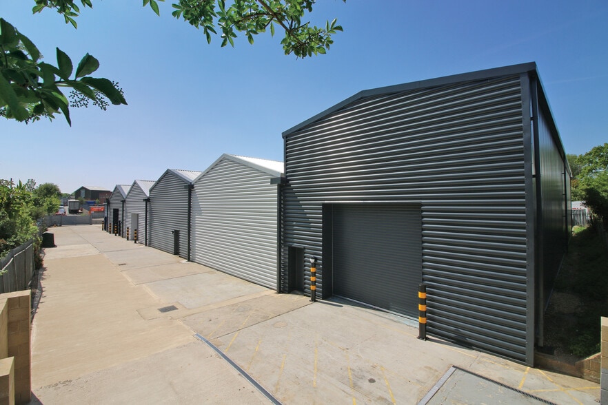 162 Great North Rd, Hatfield for lease - Building Photo - Image 2 of 13