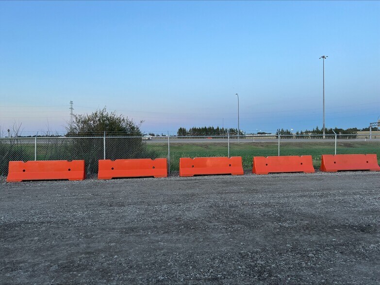 11010 Winterburn Rd NW, Edmonton, AB for lease - Building Photo - Image 2 of 3
