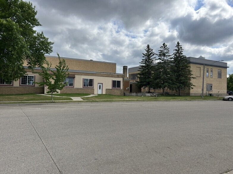 117 3rd St E, Park Rapids, MN à vendre - Photo du bâtiment - Image 2 de 29