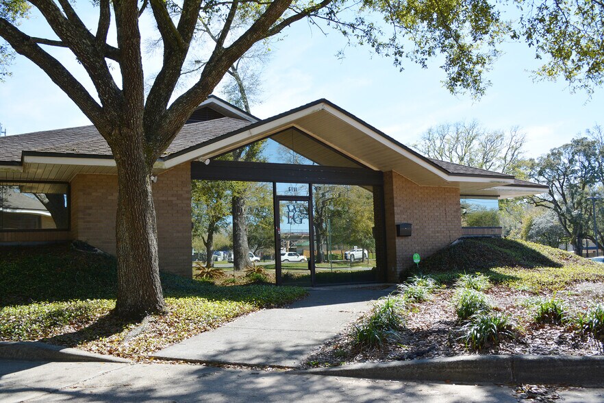 6111 Old Shell Rd, Mobile, AL à louer - Photo du bâtiment - Image 2 de 7