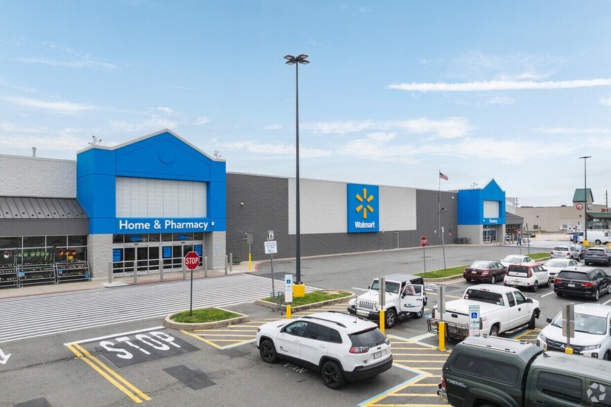 102-240 Crossings Blvd, Elverson, PA for lease - Building Photo - Image 2 of 3