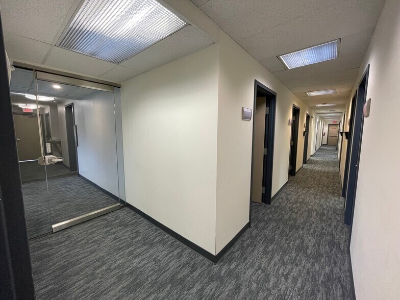400 N Washington St, Falls Church, VA à louer - Photo du bâtiment - Image 3 de 13