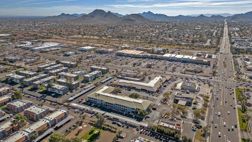 702 E Bell Rd, Phoenix, AZ à louer - Photo du bâtiment - Image 2 de 8