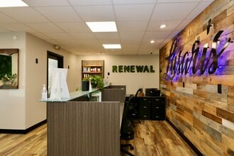 3100 Cedar Crest Rdg, Dubuque, IA for lease Interior Photo- Image 2 of 9