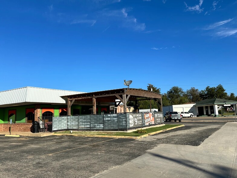 2000 S Commercial Ave, Coleman, TX for sale - Building Photo - Image 1 of 27