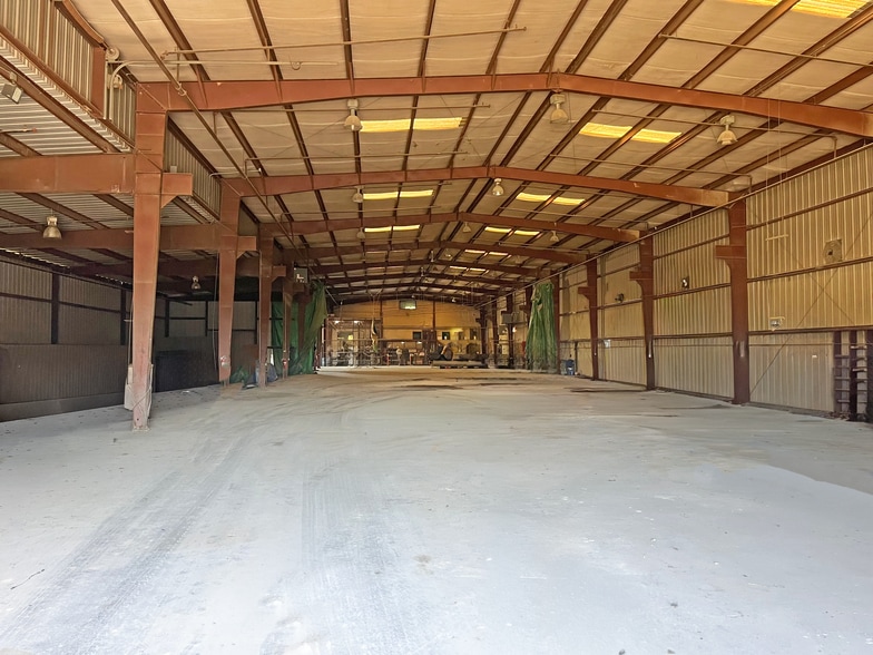 5526 Crystal Lake Blvd, Dallas, TX à louer - Photo du bâtiment - Image 2 de 16