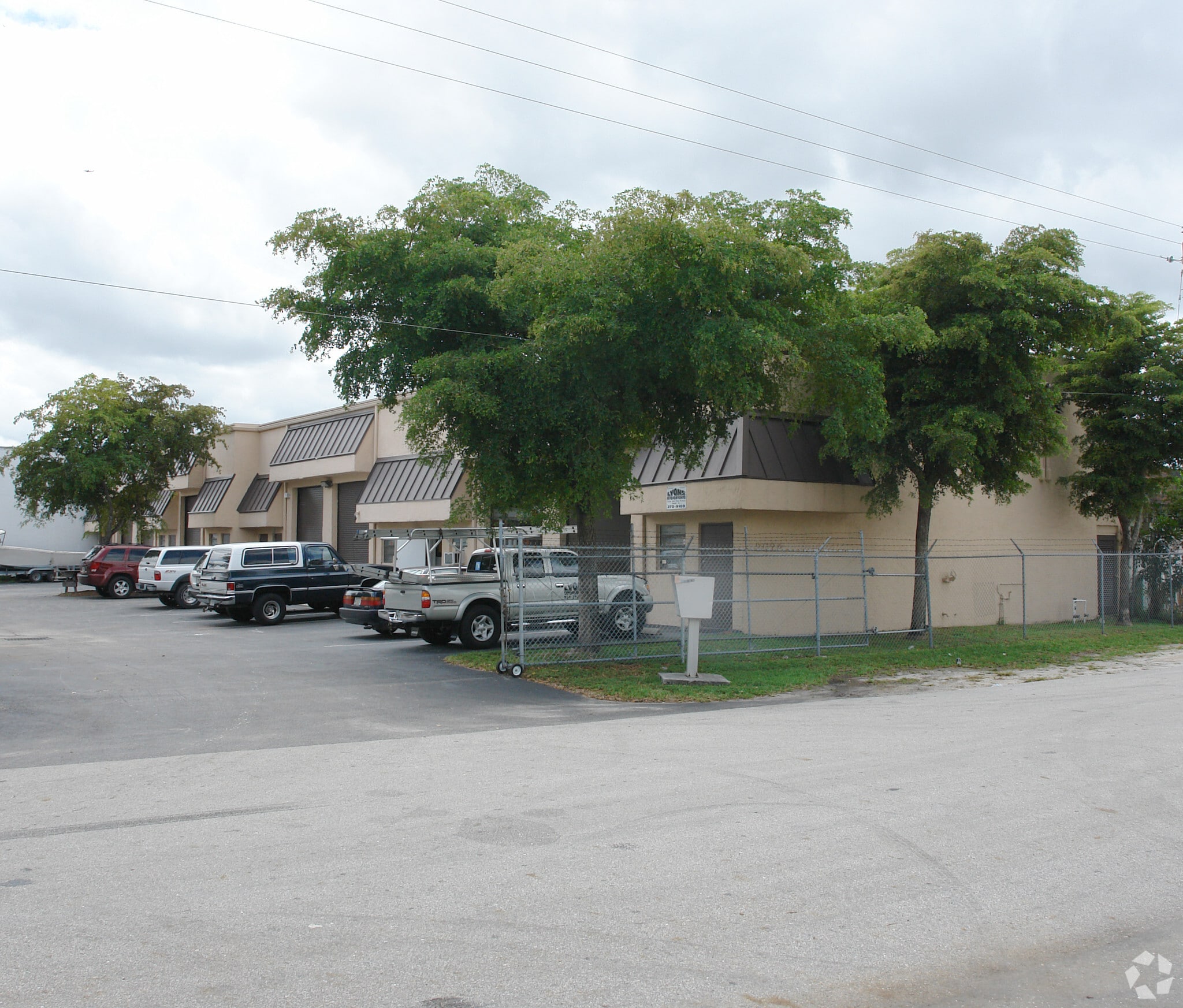 7024 SW 21st Pl, Davie, FL for lease Primary Photo- Image 1 of 4