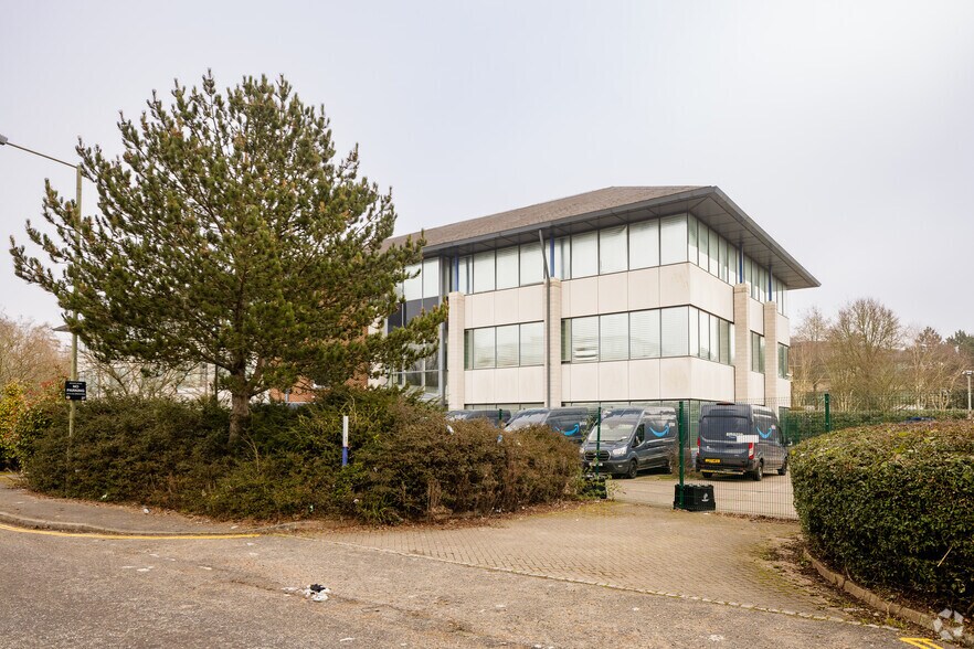 1100 Arlington Business Park, Reading à louer - Photo du bâtiment - Image 2 de 2