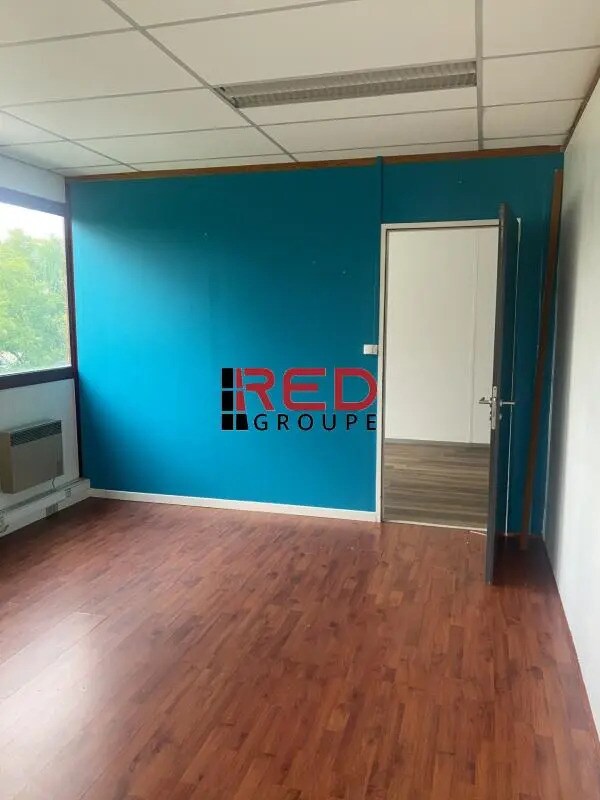 Office in Meyreuil for lease Building Photo- Image 1 of 6