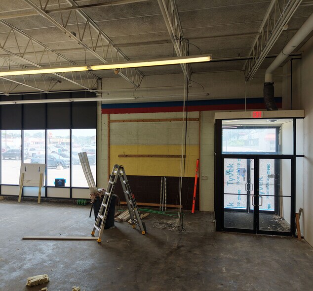 920-966 N West Ave, Jackson, MI for lease - Building Photo - Image 2 of 15