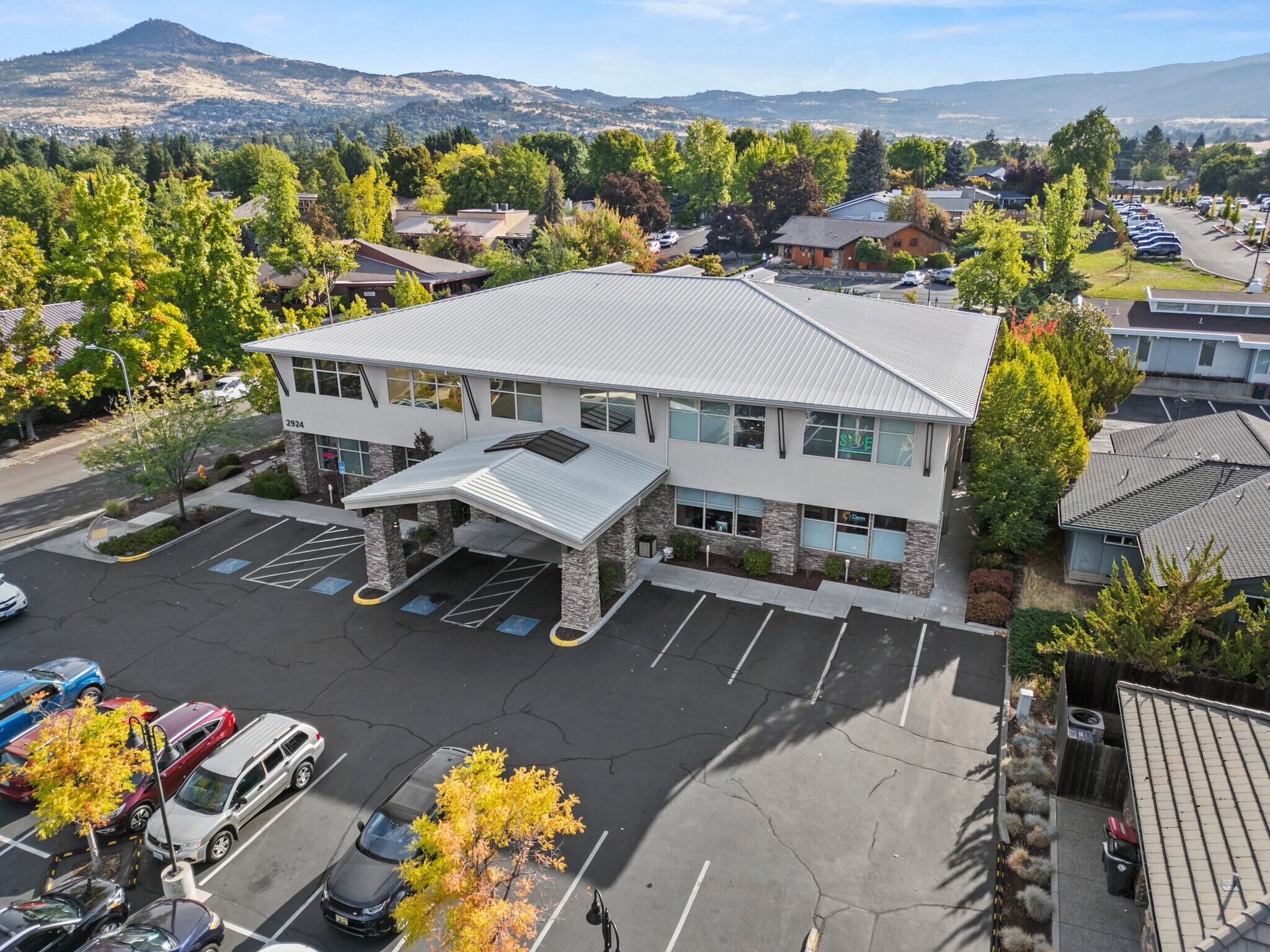 2924 Siskiyou Blvd, Medford, OR à vendre Photo du bâtiment- Image 1 de 12