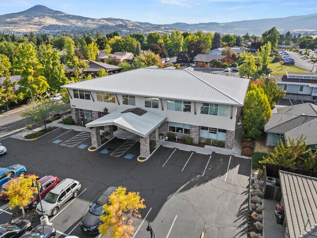 More details for 2924 Siskiyou Blvd, Medford, OR - Office for Sale