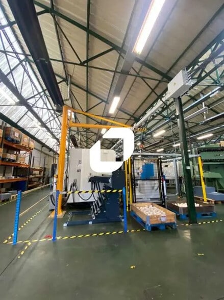 Flex in Bagnolet for lease - Building Photo - Image 2 of 10