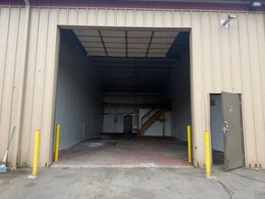 6 Riverside Dr, Ansonia, CT à louer Photo du bâtiment- Image 2 de 3