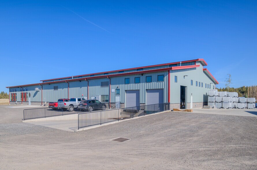 19330 Pinehurst Rd, Bend, OR for sale - Primary Photo - Image 1 of 21