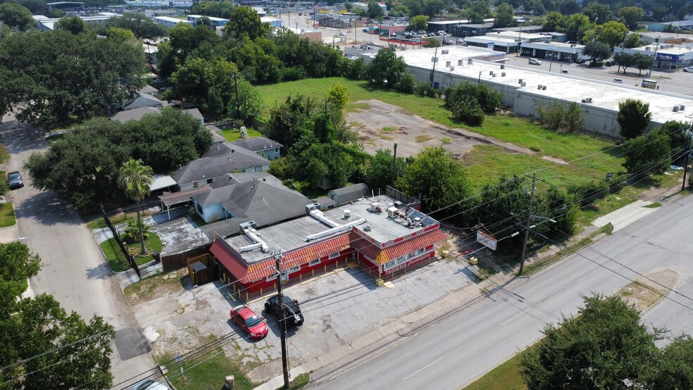 703 S 75th St, Houston, TX for sale - Primary Photo - Image 1 of 14