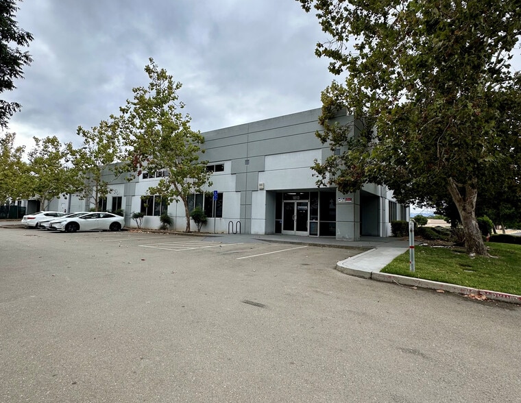 1813 Rutan Dr, Livermore, CA à vendre - Photo du bâtiment - Image 1 de 8