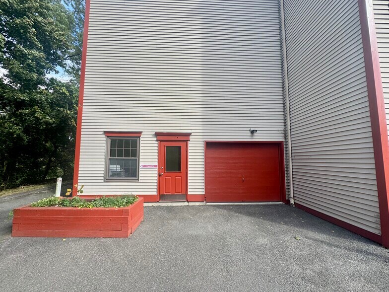 24 West Rd, Ellington, CT à vendre - Photo du bâtiment - Image 2 de 18