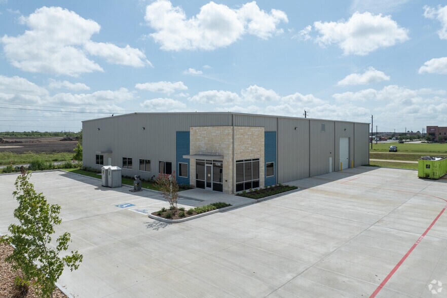 15902 Beamer Rd, Friendswood, TX for sale - Primary Photo - Image 1 of 9
