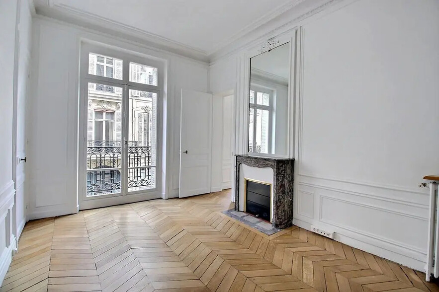 Office in Paris for lease - Interior Photo - Image 3 of 7
