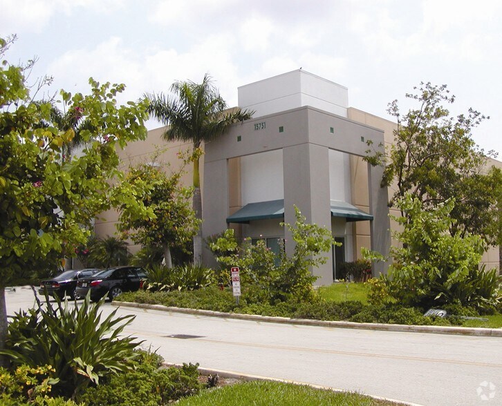 15951 SW 41st St, Davie, FL à louer - Photo du bâtiment - Image 3 de 11