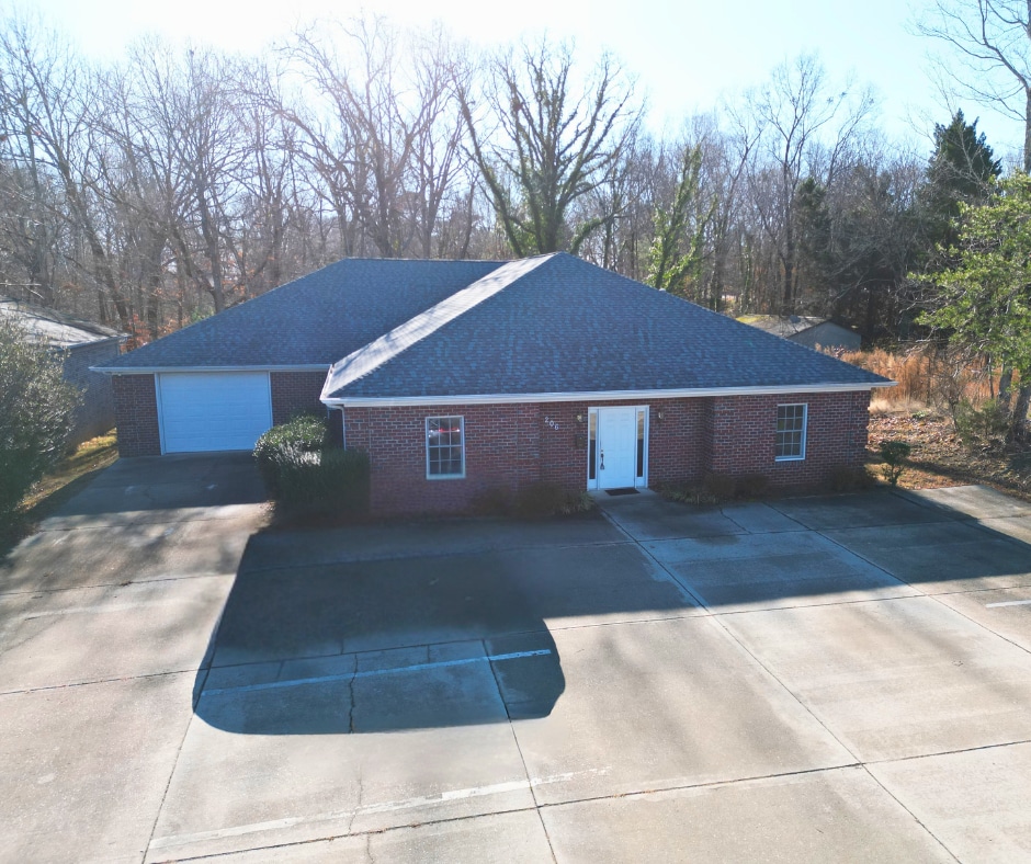 206 Hillstone Dr, Jamestown, NC for sale Primary Photo- Image 1 of 16