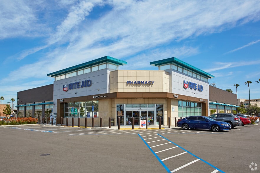 4525 E Pacific Coast Hwy, Long Beach, CA for lease - Primary Photo - Image 1 of 31