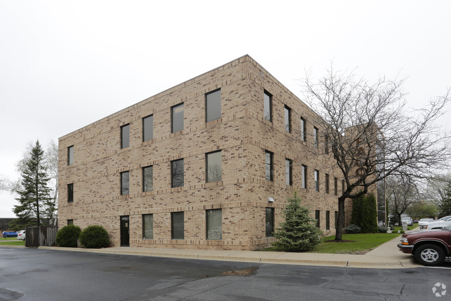 7260 University Ave NE, Fridley, MN for sale - Building Photo - Image 3 of 13