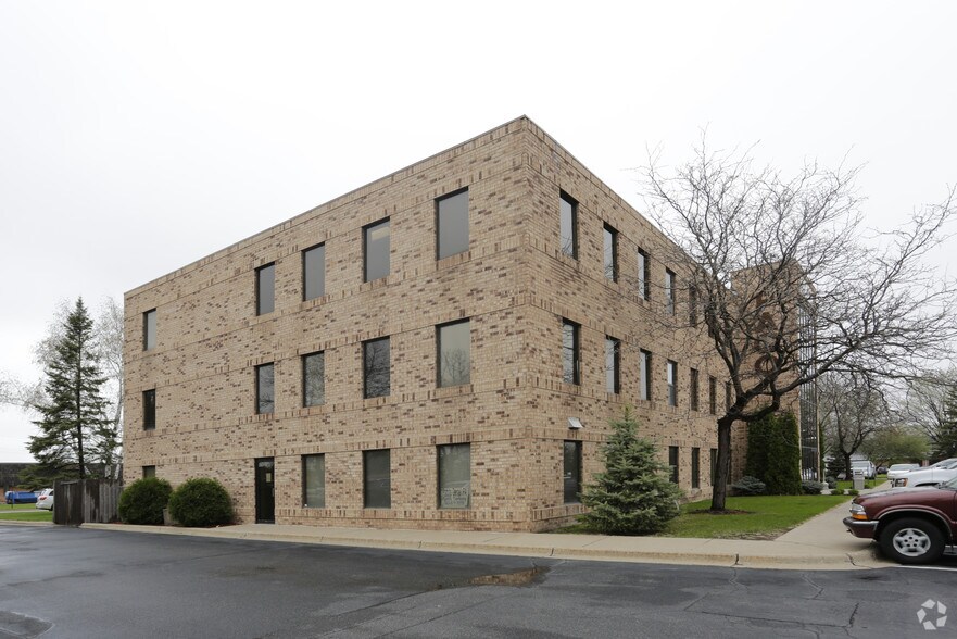 7260 University Ave NE, Fridley, MN à louer - Photo du bâtiment - Image 3 de 13