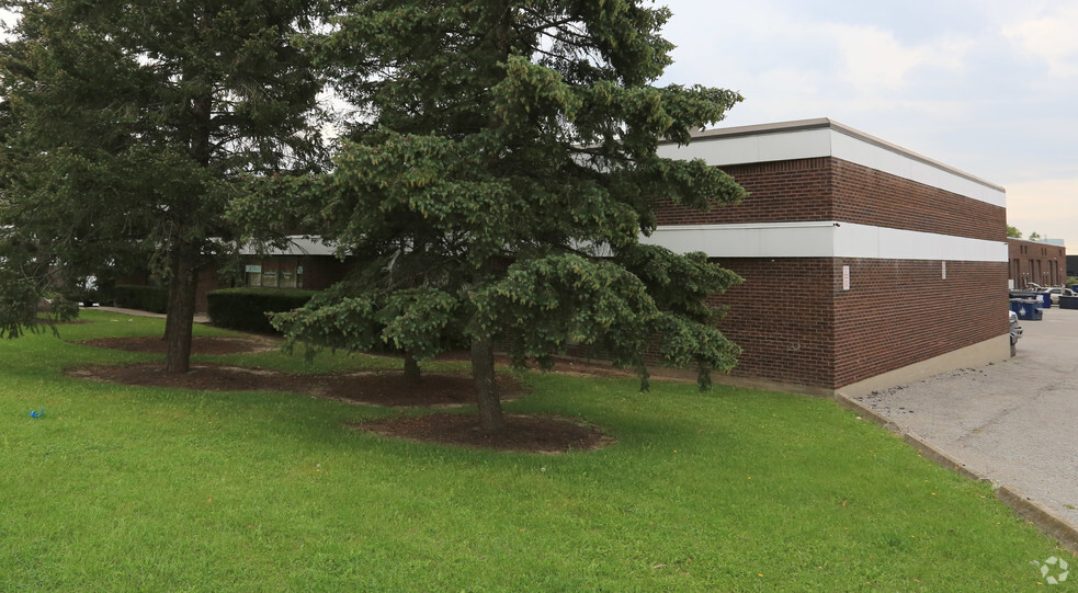 75-89 Dolomite Dr, Toronto, ON for lease - Building Photo - Image 2 of 8